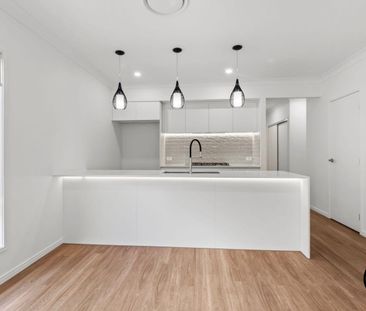 Modern Family Home in Sought-After South MacLean - Photo 6