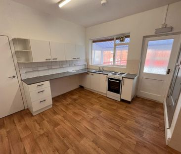 3 bedroom flat to rent - Photo 6