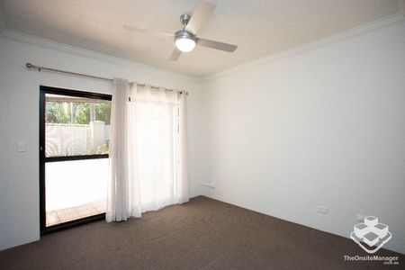 Perfectly Positioned 2 Bed Unit New Farm with lock up garage - Photo 5