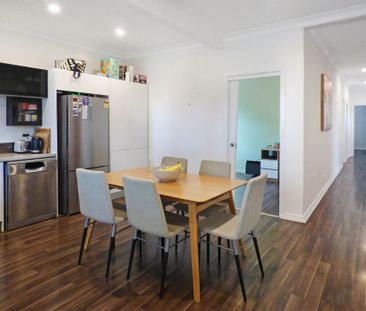3 bedroom home just a short distance from the CBD & Tamworth Street... - Photo 5