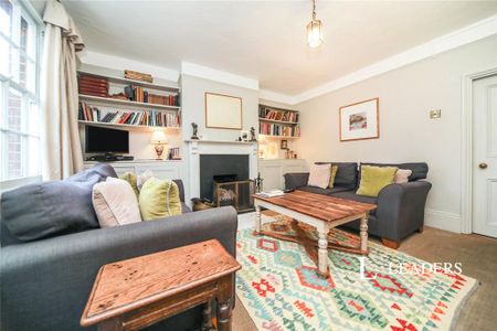 3 bedroom terraced house to rent - Photo 2