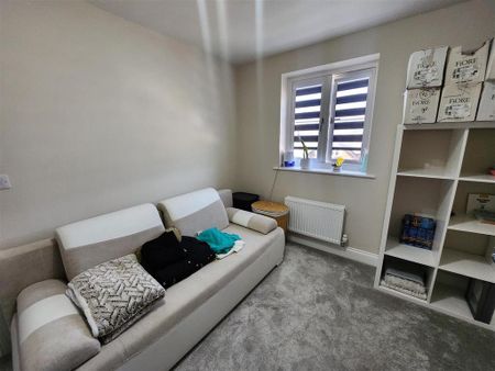 4 bedroom detached house to rent - Photo 3