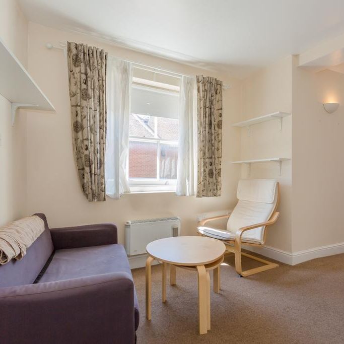 Studio to rent - Photo 1