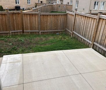 For Lease - 31 Banbridge Crescent, Brampton, Ontario - Photo 5