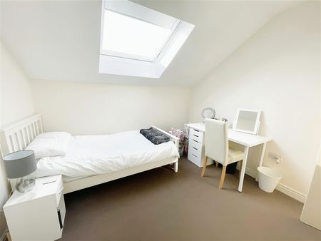 2 Bedroom Apartment for rent in Fern Court, Woodlaithes Village, Rotherham - Photo 2