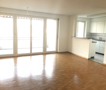 HELLE UND GERÄUMIGE WOHNUNG SUCHT NEUEN MIETER! - Photo 2