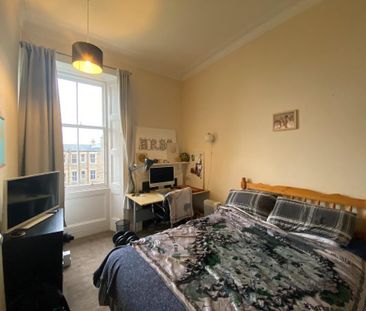 3 bedroom flat to rent - Photo 3