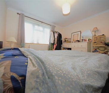 3 bedroom flat to rent - Photo 6