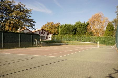 Maison à louer à Urrugne, avec piscine, tennis et vue montagnes. - Photo 3