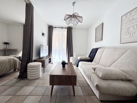 NIMES / FEUCHERE - T1 BIS MEUBLÉ RENEOVÉ AVEC BALCON ET PARKING - Photo 2