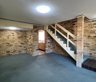 Large Light-filled Two Bedroom Townhouse - Photo 5