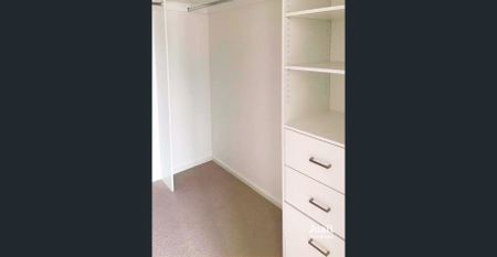 Spacious 3-Bedroom Apartment with Light-Filled Living and Modern Comforts - Photo 4