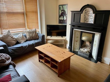 5 bedroom maisonette to rent - Photo 2