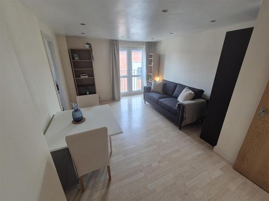 2 bedroom flat to rent - Photo 1