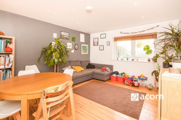 Flat to rent - Overhill Road, London, SE22 - Photo 1