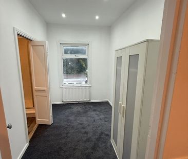 4 Bed Terraced House, Golfe Road, IG1 - Photo 3