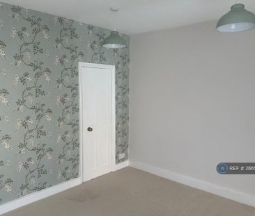 2 bedroom end of terrace house to rent - Photo 1