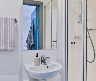 Classic Smaller Shared Apartment - Photo 5