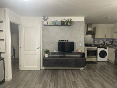 2 Bed Flat, Oscar Wilde Road, RG1 - Photo 2