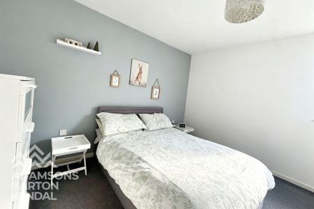 2 bedroom mews to rent - Photo 5