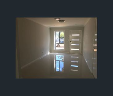 FIVE BEDROOM TOWNHOUSE - CALL ASAP - Photo 6