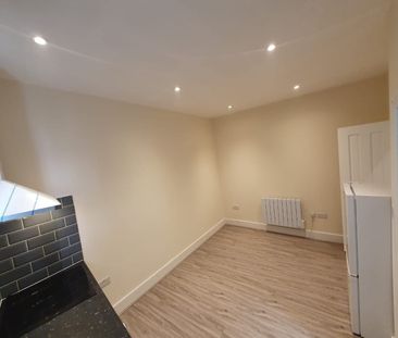 Studio Flat, Station Road, NW10 - Photo 4