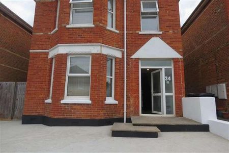 Bedroom Detached House In Bournemouth, BH9 - Photo 4