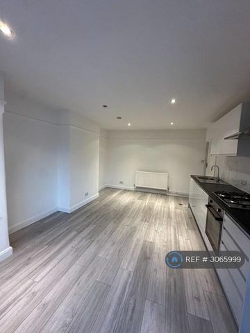 2 bedroom maisonette to rent - Photo 2