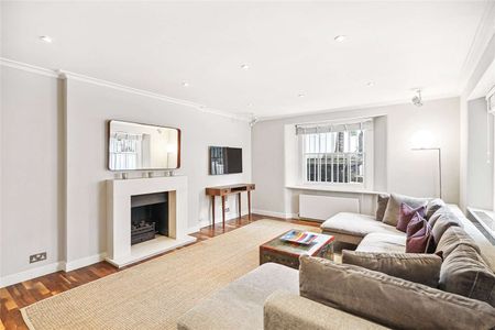 A beautiful and spacious one bedroom apartment in a prime Knightsbridge location with a private garden. - Photo 2
