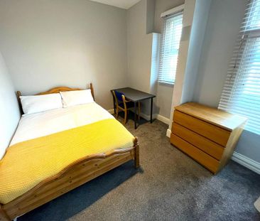 4 bedroom flat to rent - Photo 4