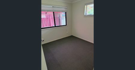 Quiet street in Rosewood - Photo 4