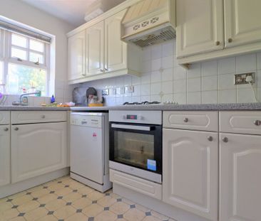 2 bedroom mid terraced house to rent, - Photo 2