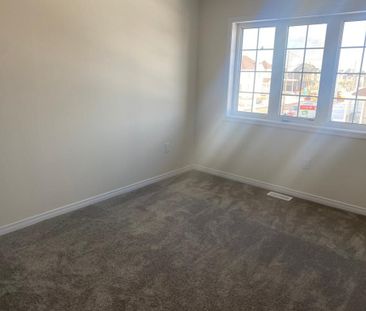 For Lease - 120 Esther Crescent, Thorold, Ontario - Photo 4