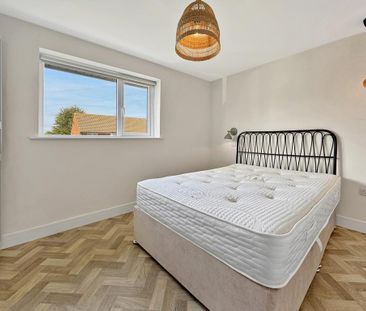 1 bedroom in a house share to rent - Photo 2