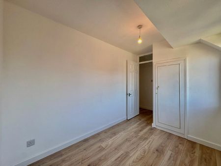 Pevensey Way, Frimley, Camberley, Surrey, GU16 - Photo 3