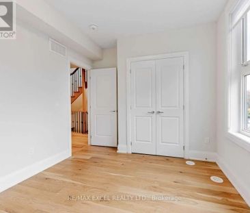 889 CLARK AVENUE W - Photo 4