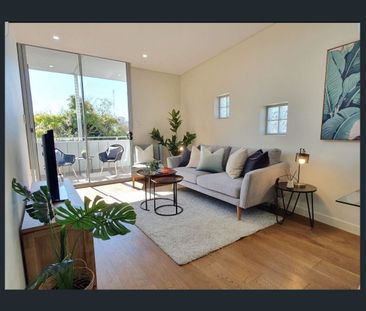Stylish split-level apartment with park views - Photo 3