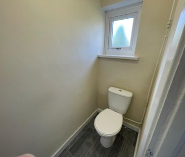 3 bed Semi-Detached - To Let - Photo 6
