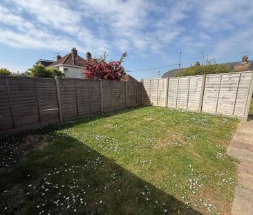 2 bedroom ground floor flat to rent - Photo 5