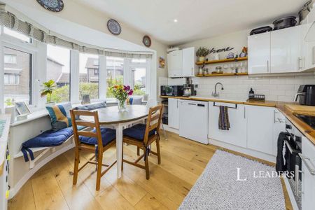 3 bedroom semi-detached house to rent - Photo 2