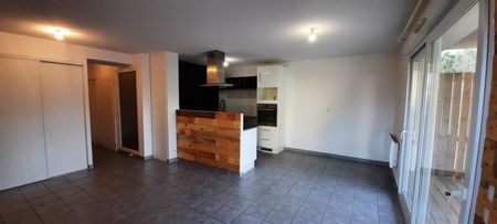 Location Appartement 3 pièces 62m² THONON LES BAINS 74200 - Photo 2
