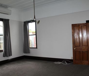 Large Villa with fully fenced backyard! - Photo 3