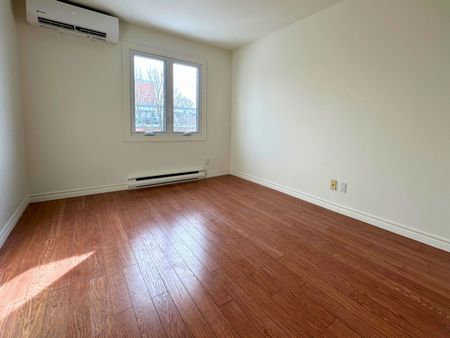 Spacieux condo de deux étages avec trois chambres - Photo 3