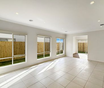 🏡 Brand New 4-Bedroom House in Eynesbury - Photo 1