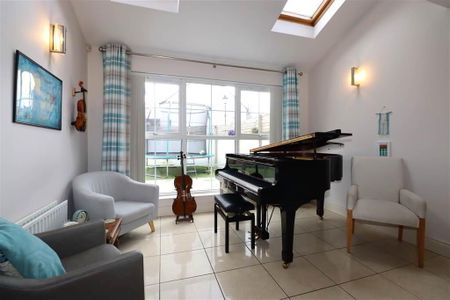 19 Lady Wallace Road, Lisburn, BT28 3WS - Photo 2