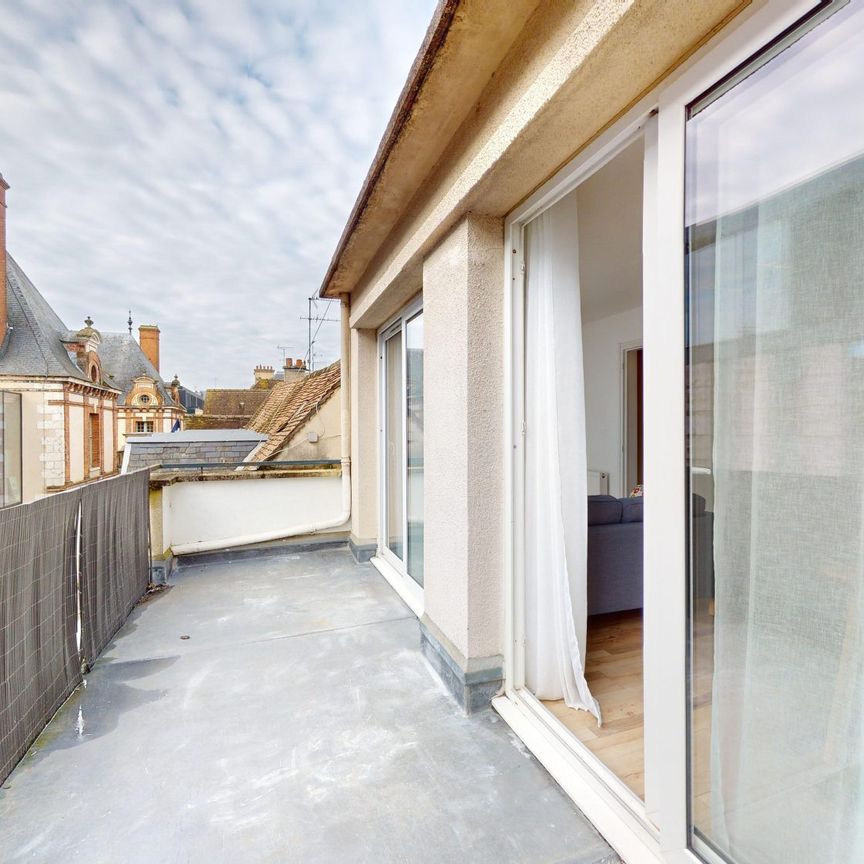 Appartement 2 pièces meublé avec terrasse de 11m² au cœur de Chartres ! - Photo 1