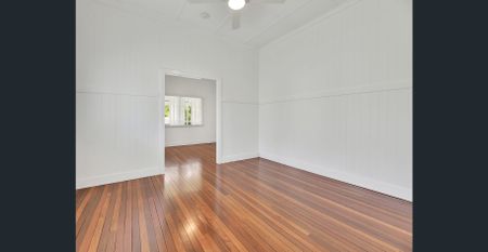 Renovated Three-Bedroom Home w/ Air-conditioning - Photo 3