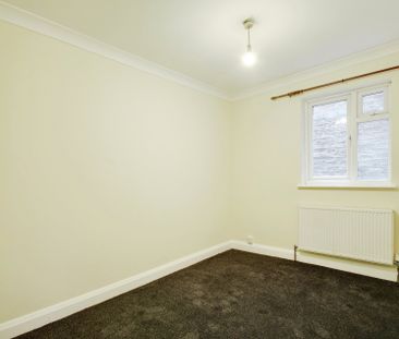 3 bed flat to rent in Clayton Road, Hayes, UB3 - Photo 6