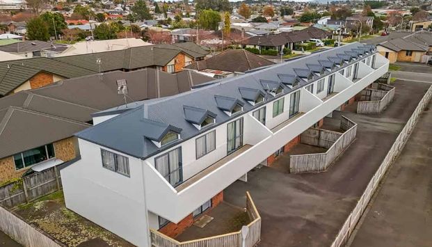 Beautifully appointed apartment - Photo 1