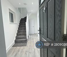4 bedroom semi-detached house to rent - Photo 6